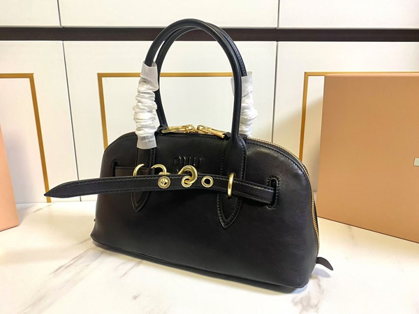 スーパーコピーブランドバッグ側面デザイン